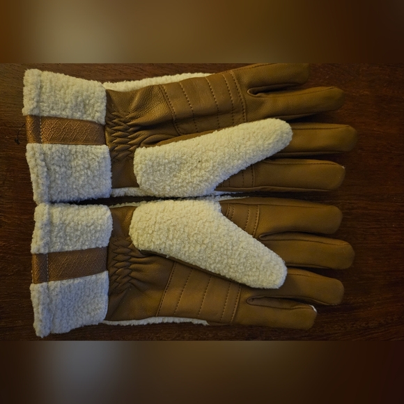 UGG Cream and Brown Sherpa Gloves With Tech Fingers - Picture 2 of 5